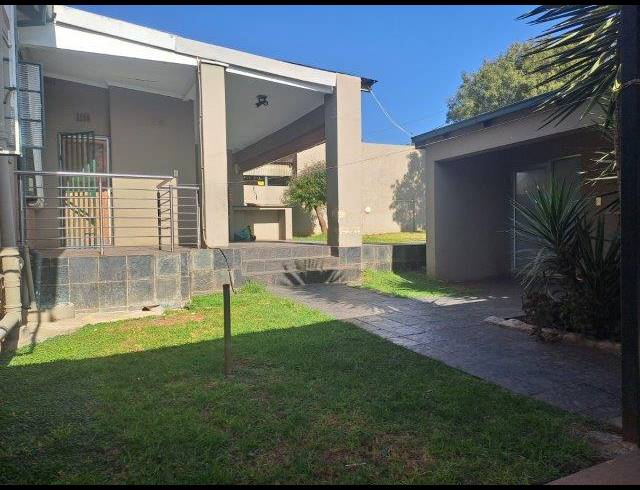 3 BEDROOM HOUSE FOR SALE IN KENSINGTON